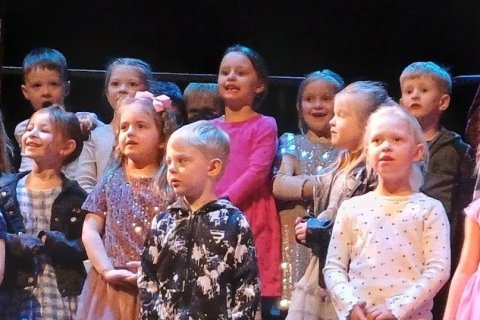 Leikskólakrakkar fylltu Hof af sönggleði